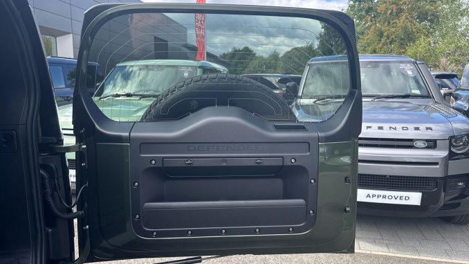 Land Rover Defender 3.0 D250 X-Dynamic HSE 90 3dr Auto Diesel Estate - Image 25
